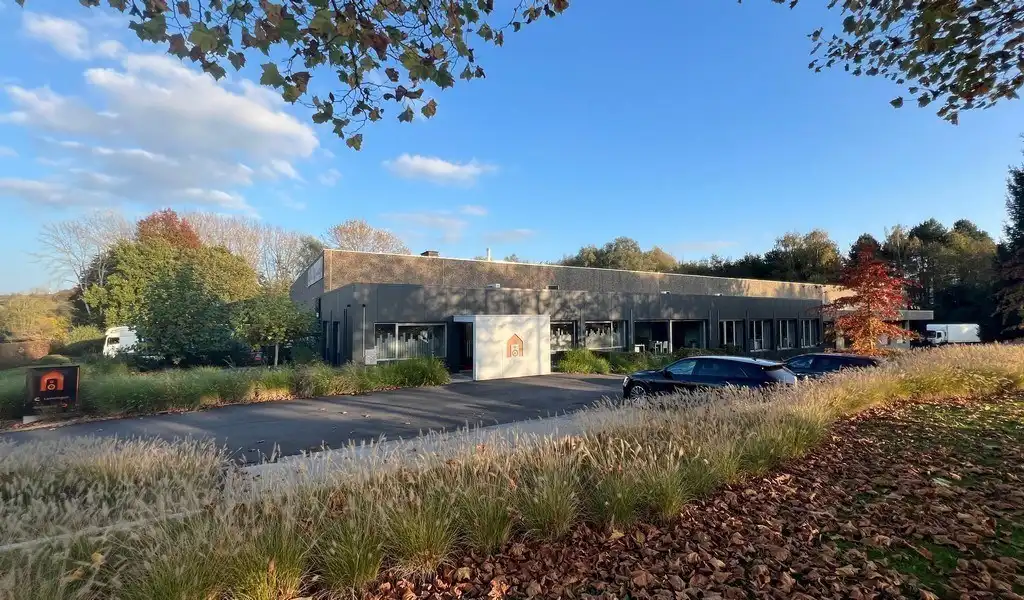 Bedrijfsgebouw met uitbreidingsmogelijkheden te koop in Ronse foto {{pictureIndex}}