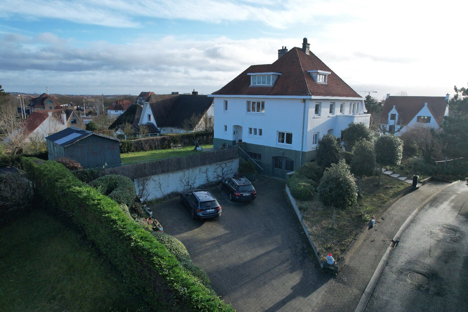 Statige en karaktervolle villa gelegen in de Simli-wijk te Nieuwpoort op 1151 m² - topligging! foto 4