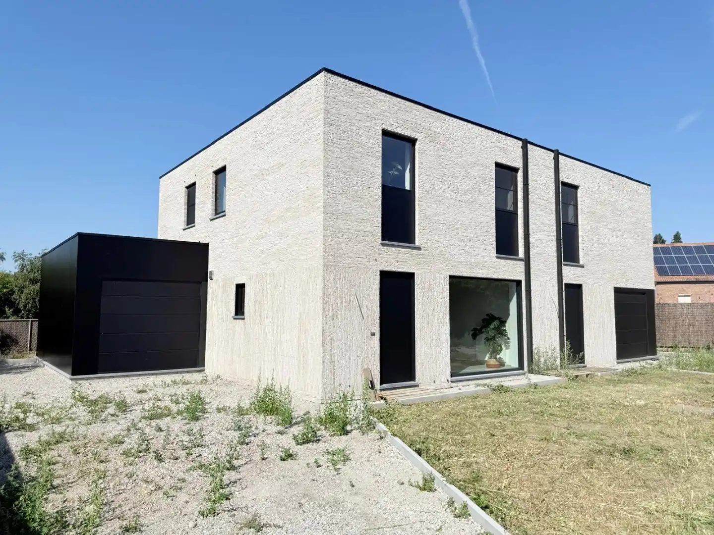 Instapklare nieuwbouwwoning in rustige recente woonwijk foto 2