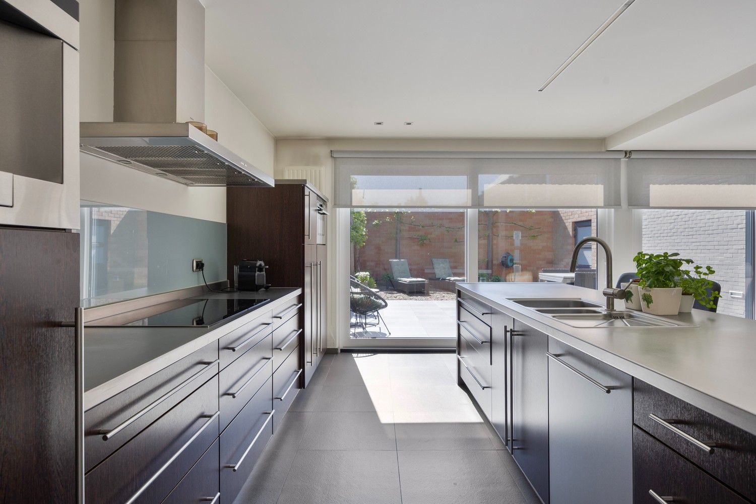Stijlvol wonen in As: ruime, instapklare woning met tuin en garage foto 9