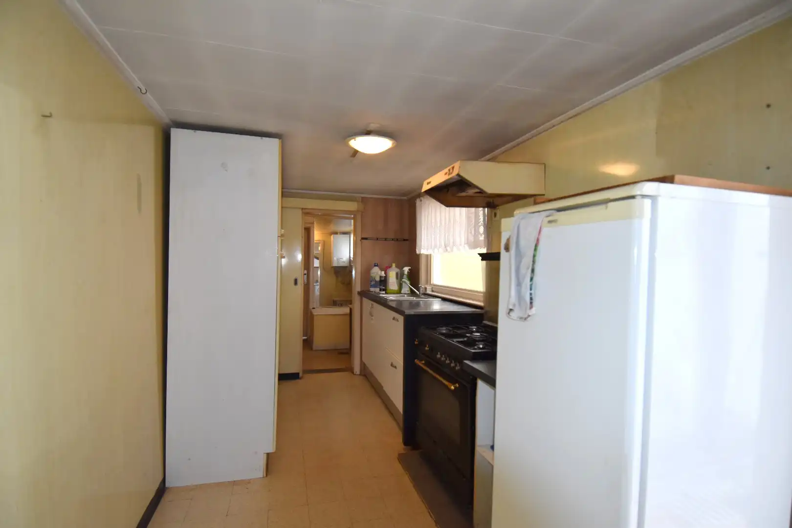 Te renoveren woning met tal van mogelijkheden en ruime opslagplaats (65,5 m²) te koop in Bissegem foto 5