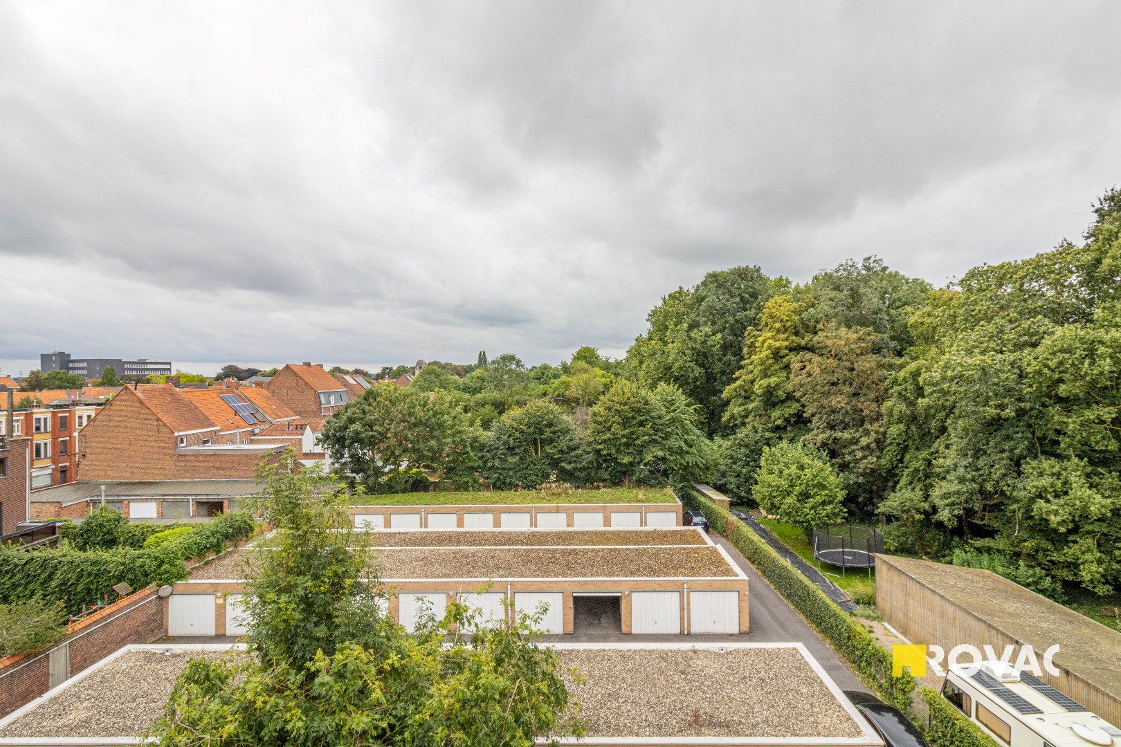 Instapklaar appartement met 2 slaapkamers met uniek zicht op stadspark foto 9