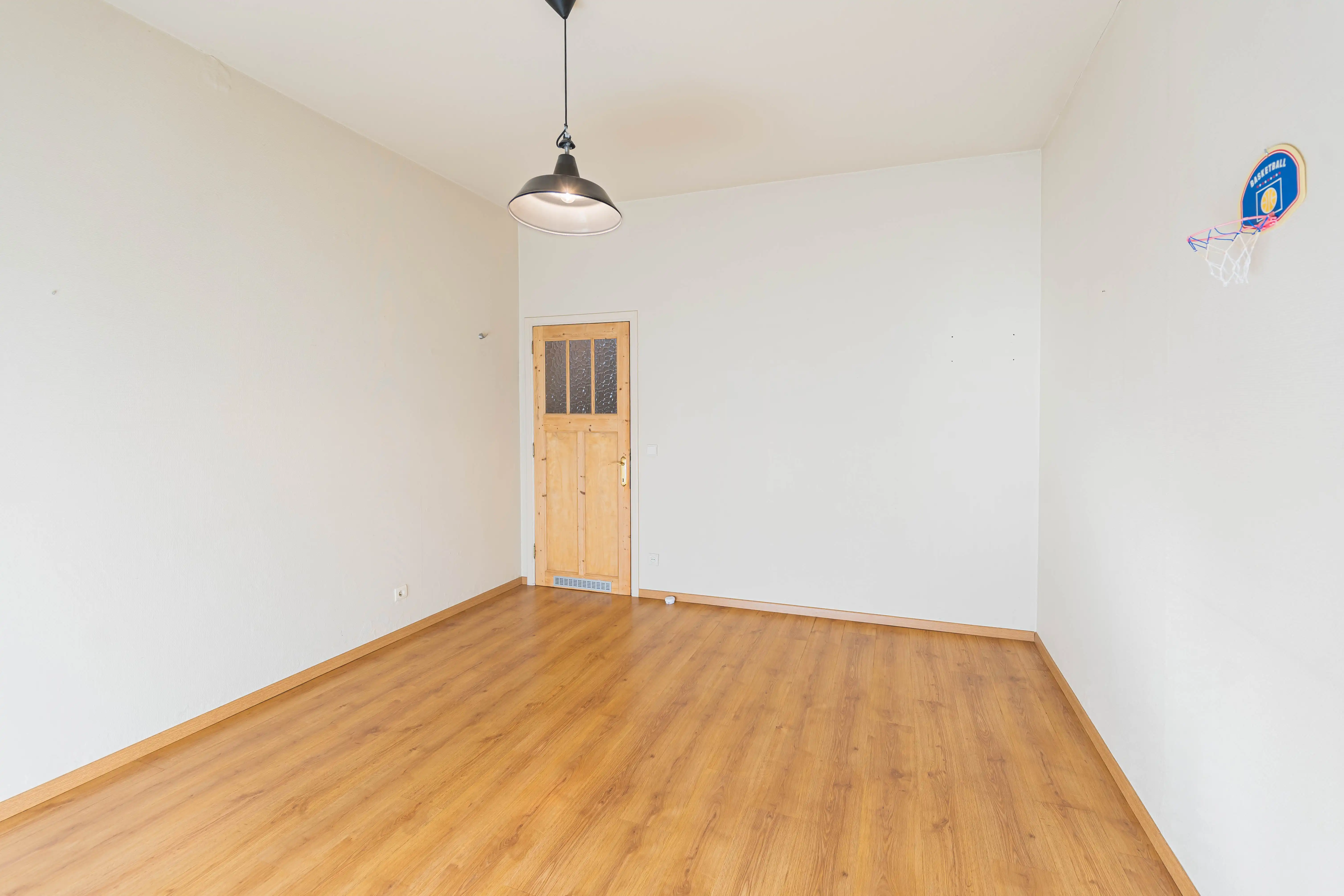 Ruime woning met 5 slaapkamers, inpandig magazijn en tuin foto 15