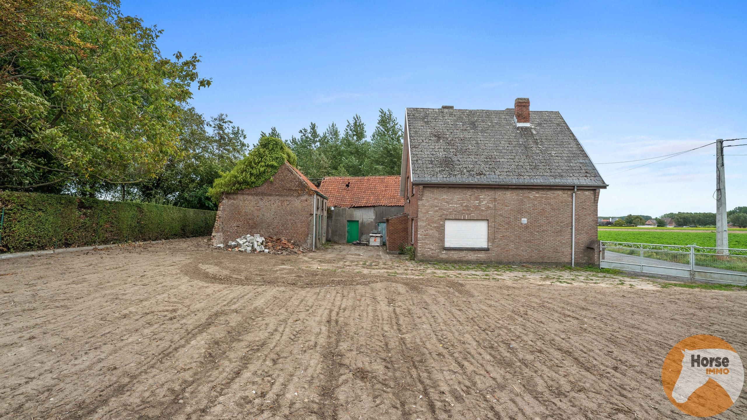 OOSTERZELE - Landelijk gelegen woning met stallen, weides  foto 7