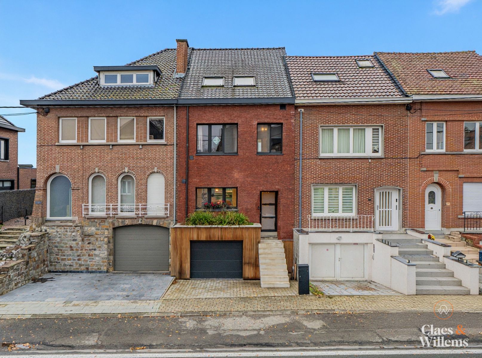 Ruim huis met zonnepanelen en vrije tuin  foto {{pictureIndex}}