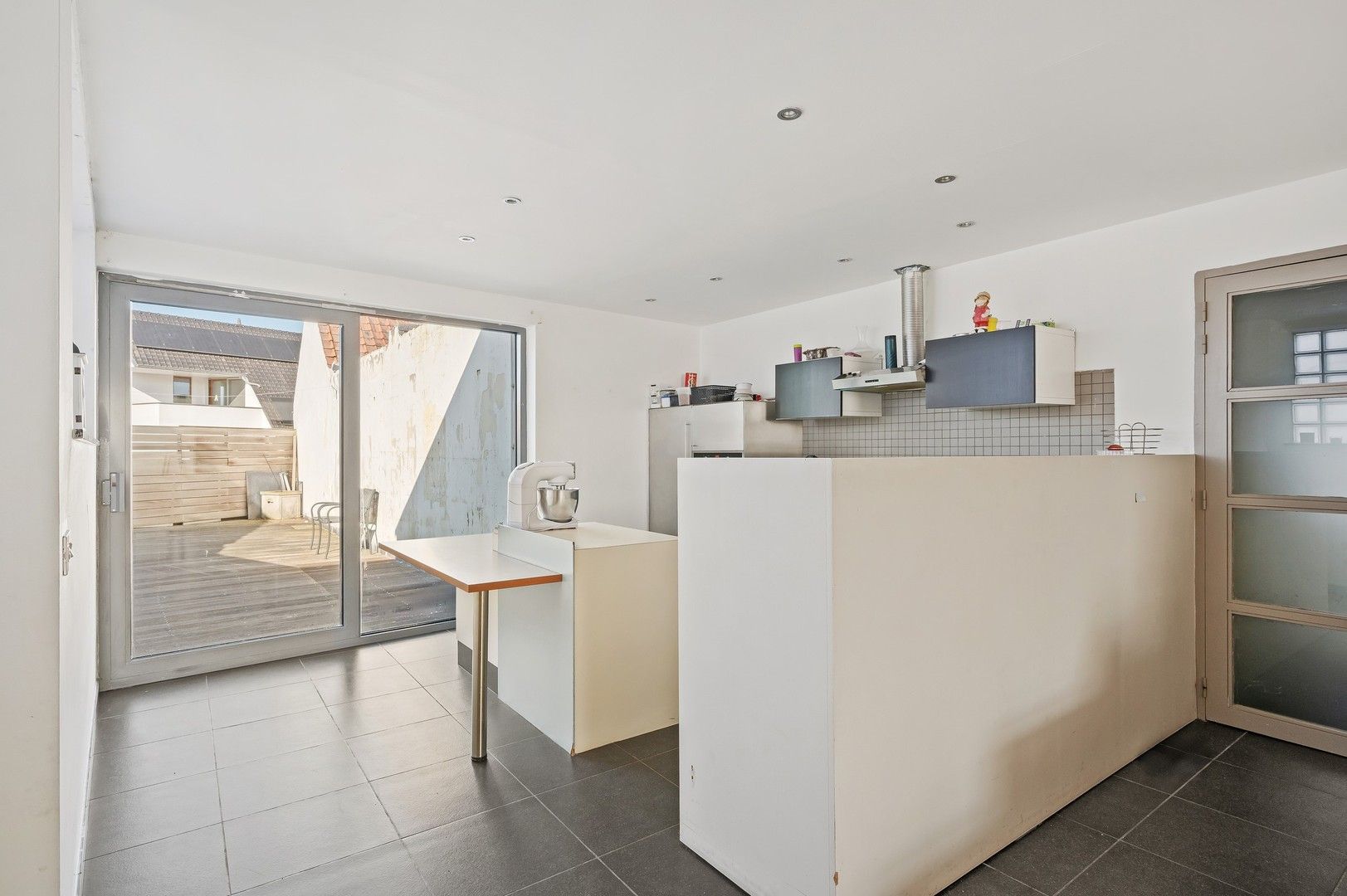 Grote woning met enorme mogelijkheden op een centrale ligging in Harelbeke met handelsruimte, ruime garage en woongedeelte met royaal terras en 3 kamers foto 7