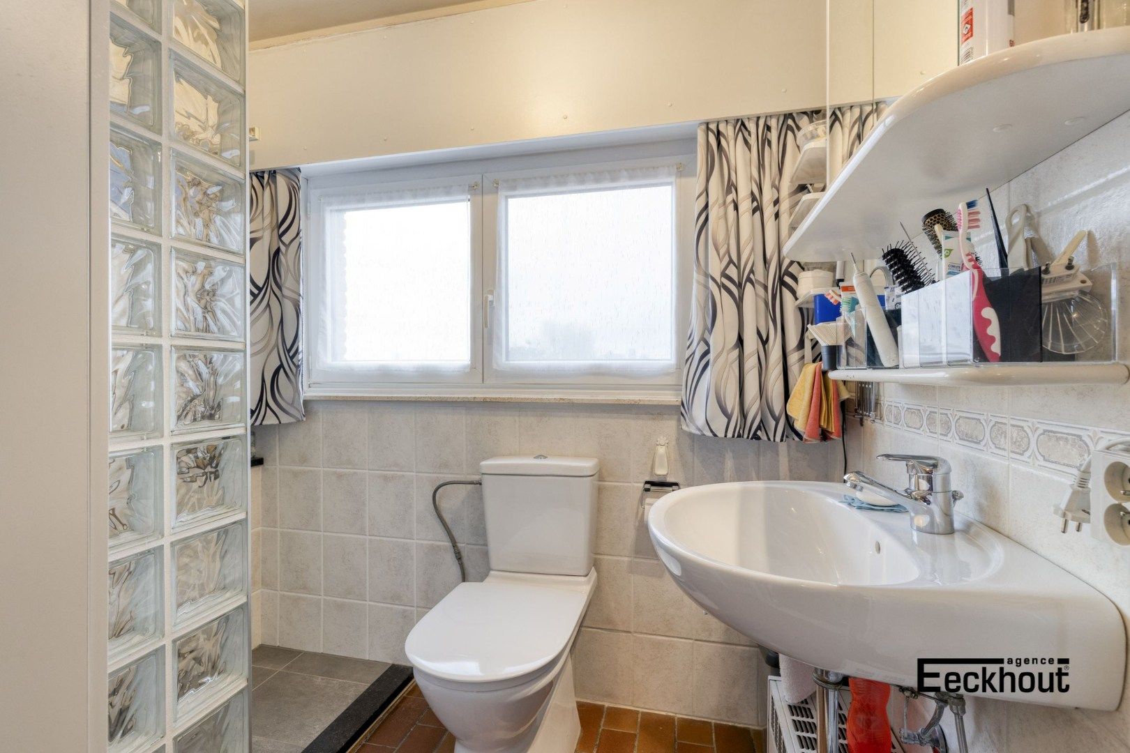 Instapklare ruime bel-etage woning (217 m² bewoonbare oppervlakte) met dubbele garage en grote tuin op topligging in Oostende foto 11