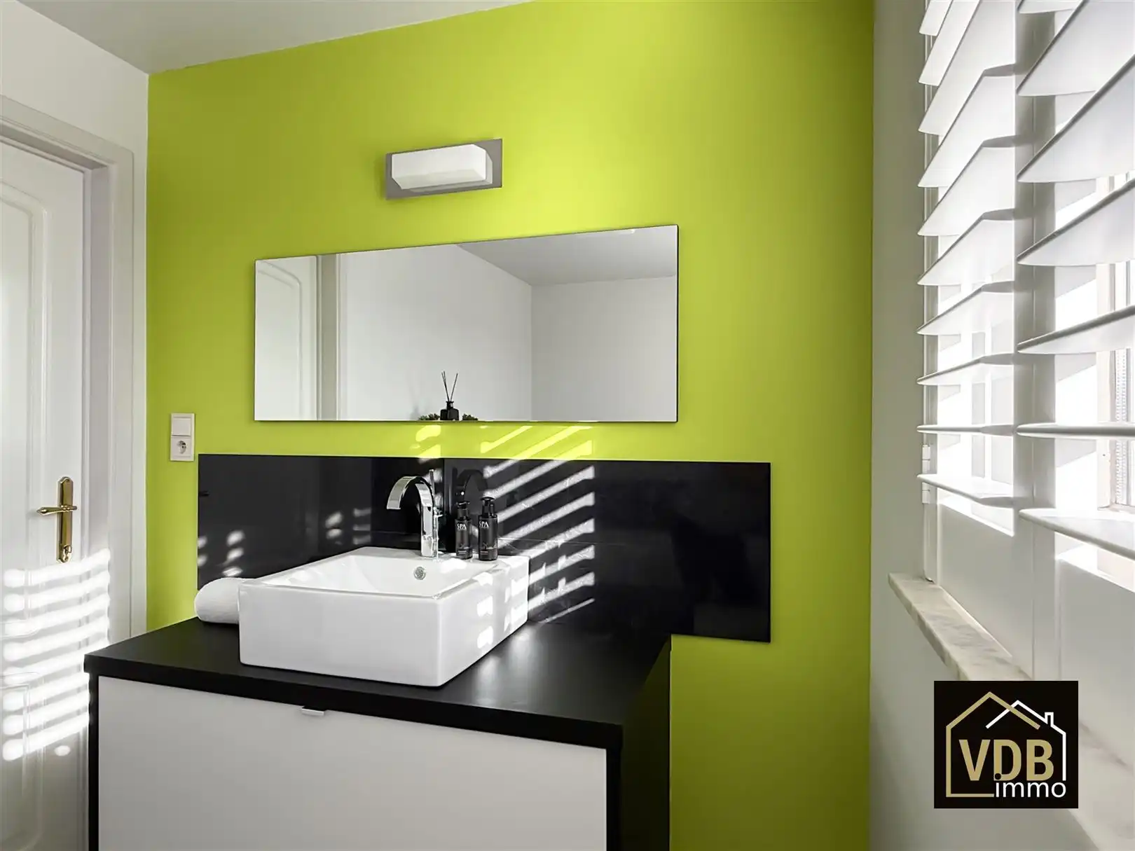 Instapklare halfopen bebouwing met 3 slaapkamers foto 53