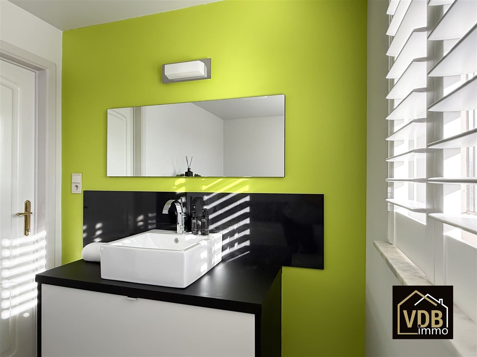 Instapklare halfopen bebouwing met 3 slaapkamers foto 53