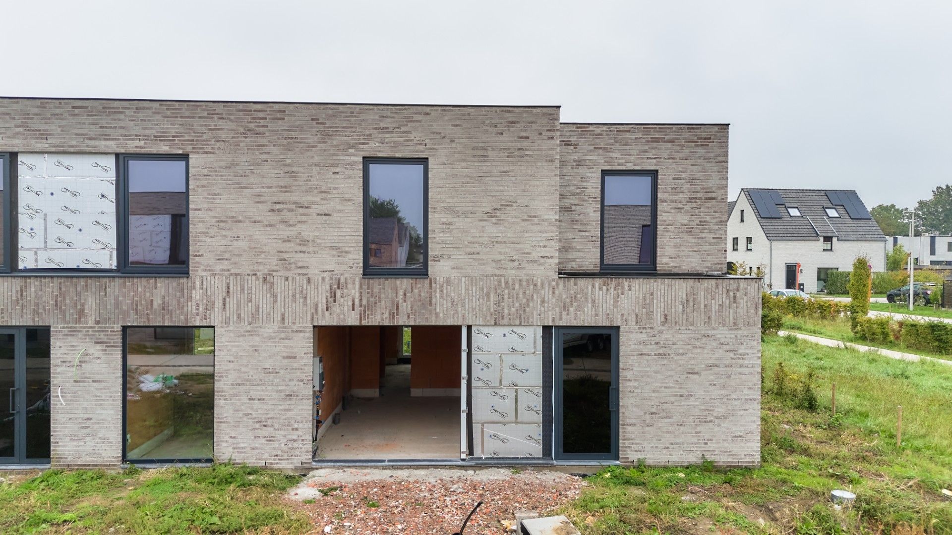 Moderne energiezuinige woning met 4 slpk’s en garage foto {{pictureIndex}}