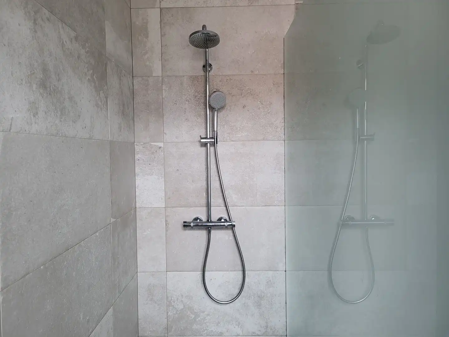 Luxueuze loft met 2 slaapkamers, terras nabij  het centrum. foto 7