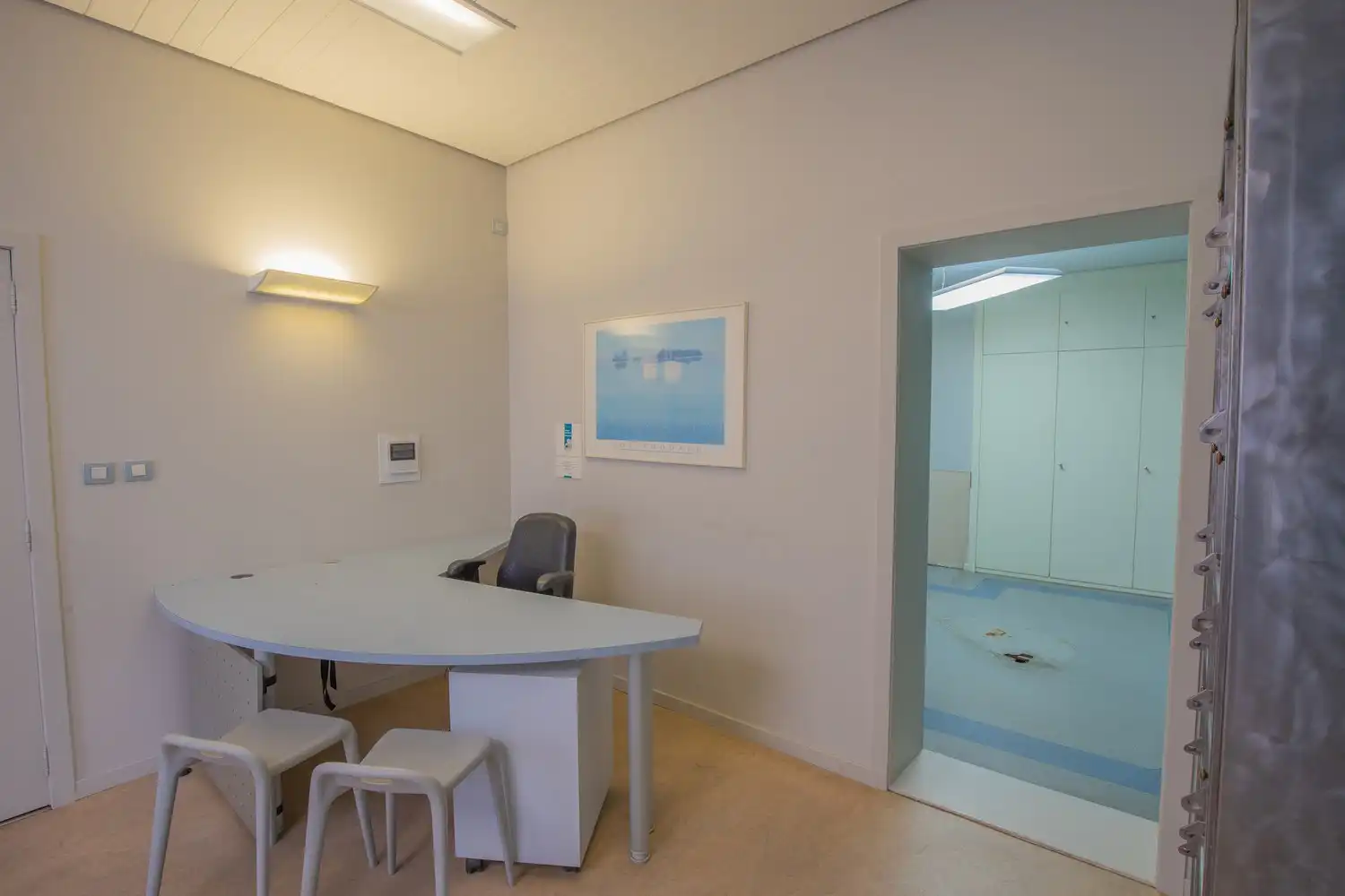 Voormalige tandartspraktijk met ruim duplexappartement, parking en zonnig dakterras in het centrum van Aarschot foto 4