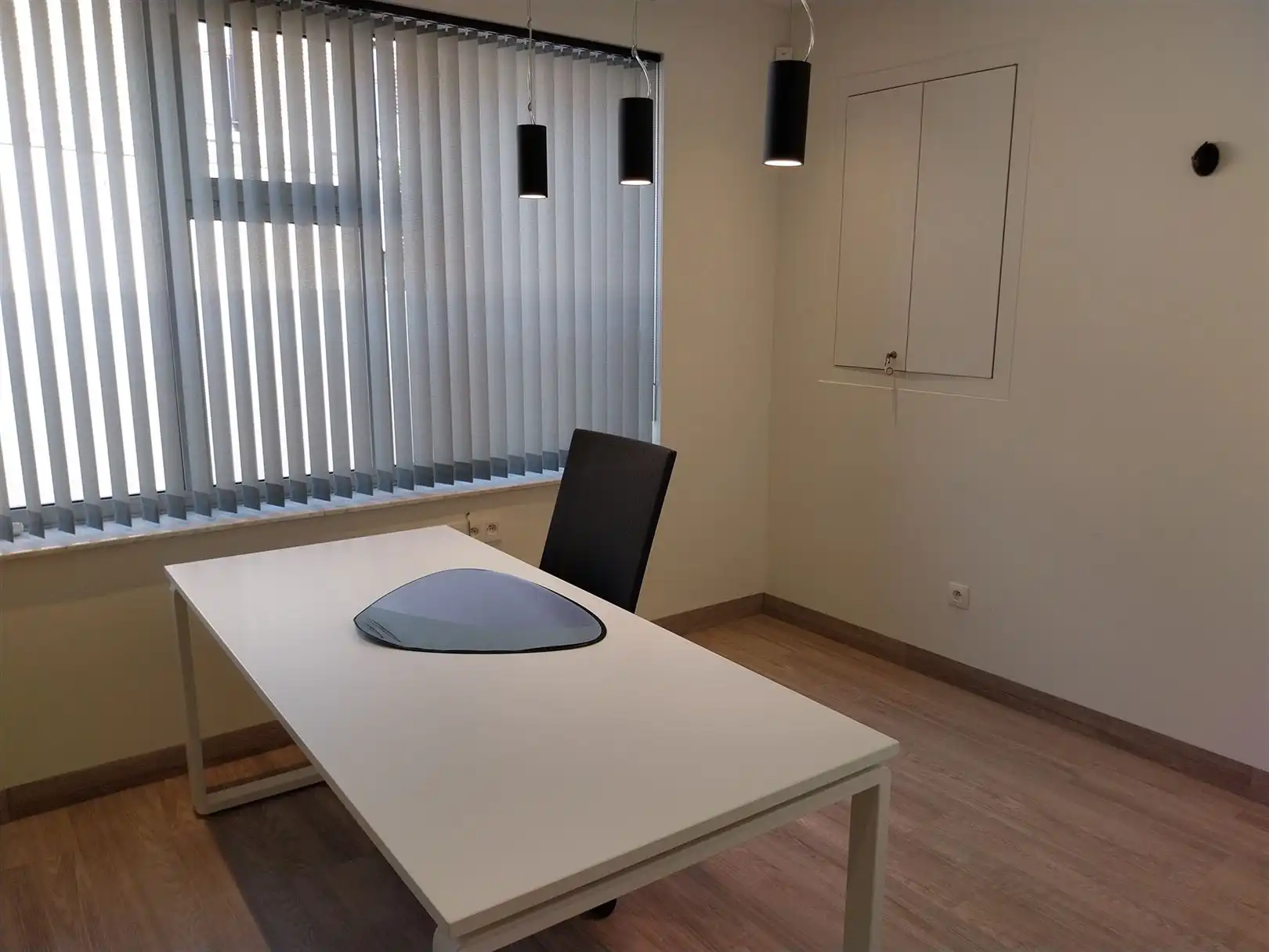 TE HUUR: Multifunctioneel pand met mogelijkheden tot kantoor- of pratijkruimte te Zolder! foto 10