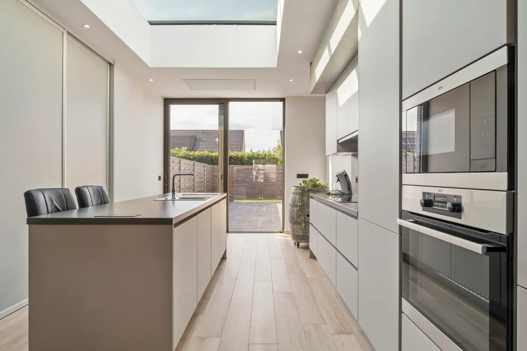 Moderne gerenoveerde woning op rustige ligging in Gistel. foto 3