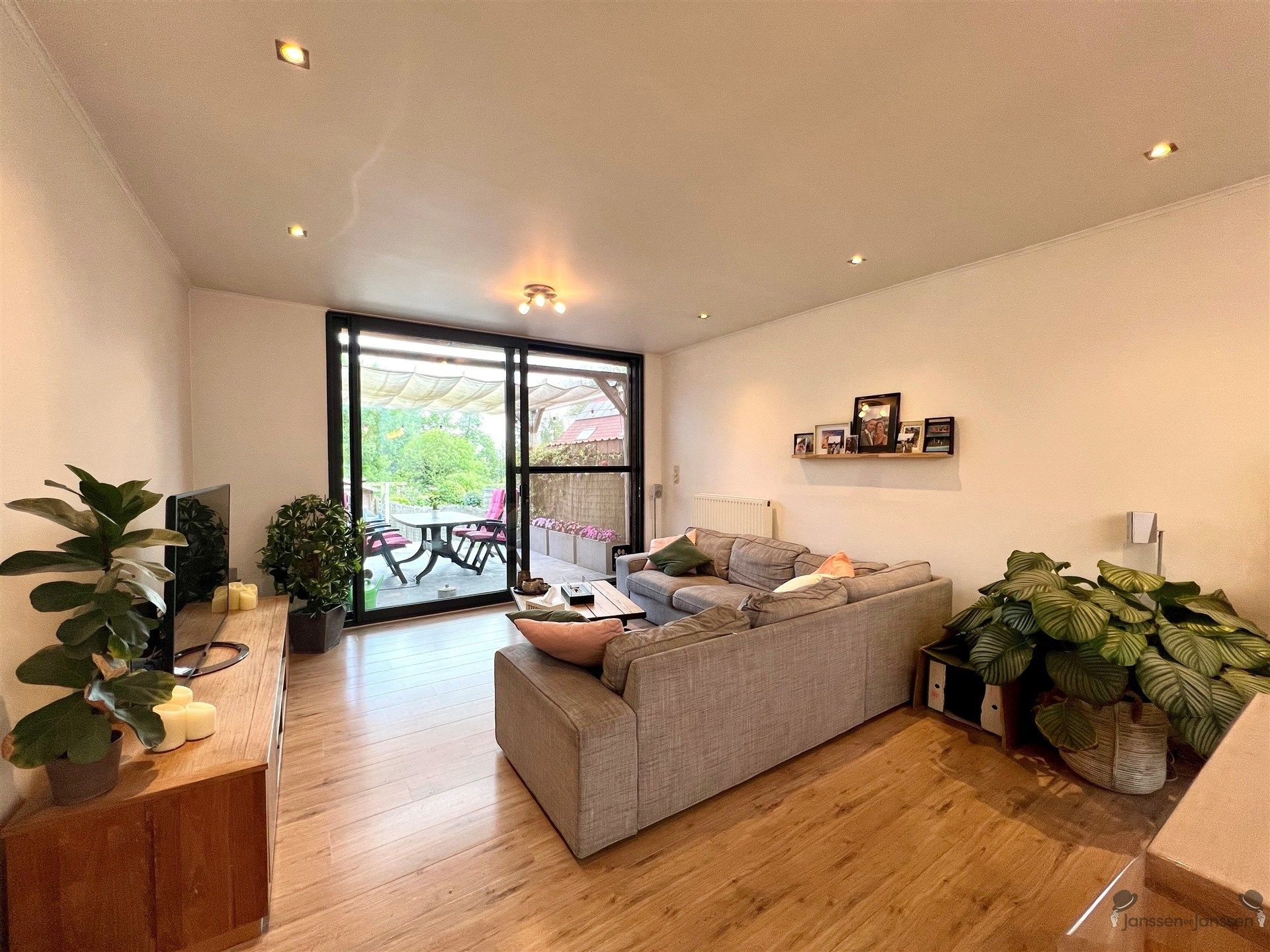 Gerenoveerde rijwoning met 3 slpks & tuin foto 5