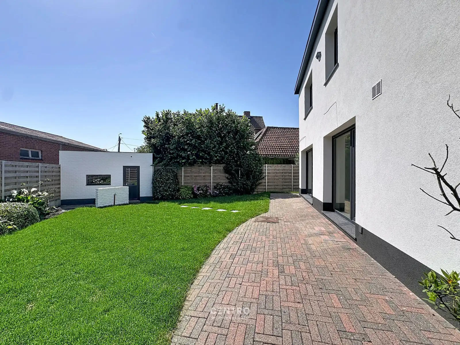 Gerenoveerde woning met 4 slpks, ZUIDger. tuin en ruime garagebox! foto 21