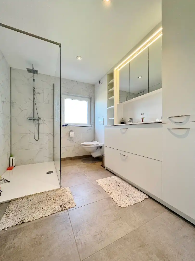 Centraal gelegen rijwoning met 4 slaapkamers en tuin.  foto 11