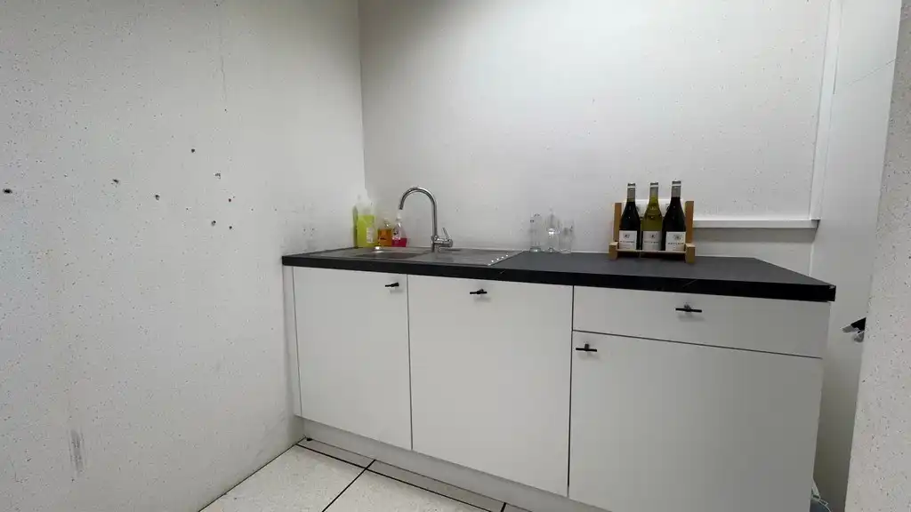 Budgetvriendelijk kantoor te huur vlakbij R4 in Laarne foto 7