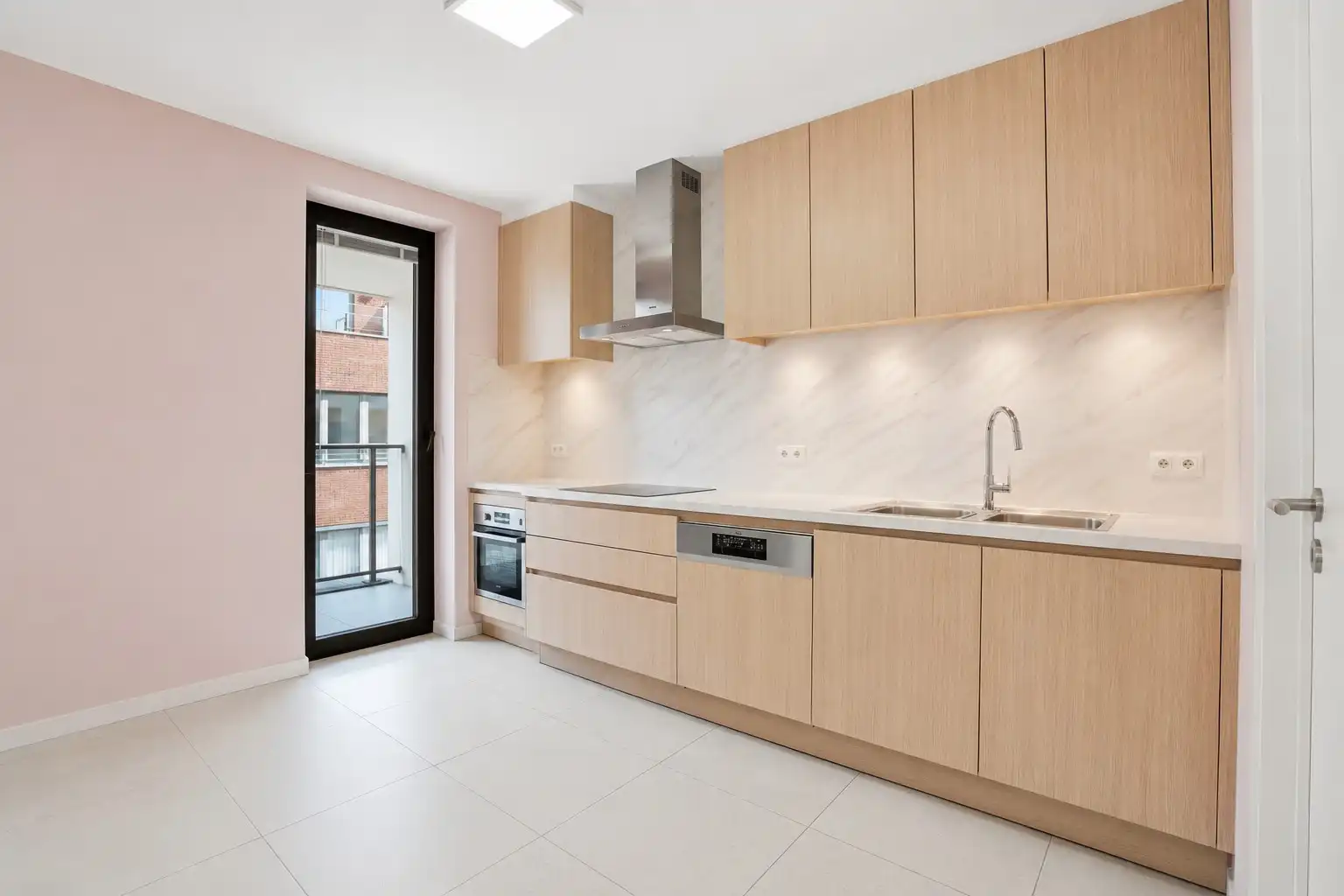 Instapklaar appartement met 2 slaapkamers en terrassen op topligging in Tielt! foto 12