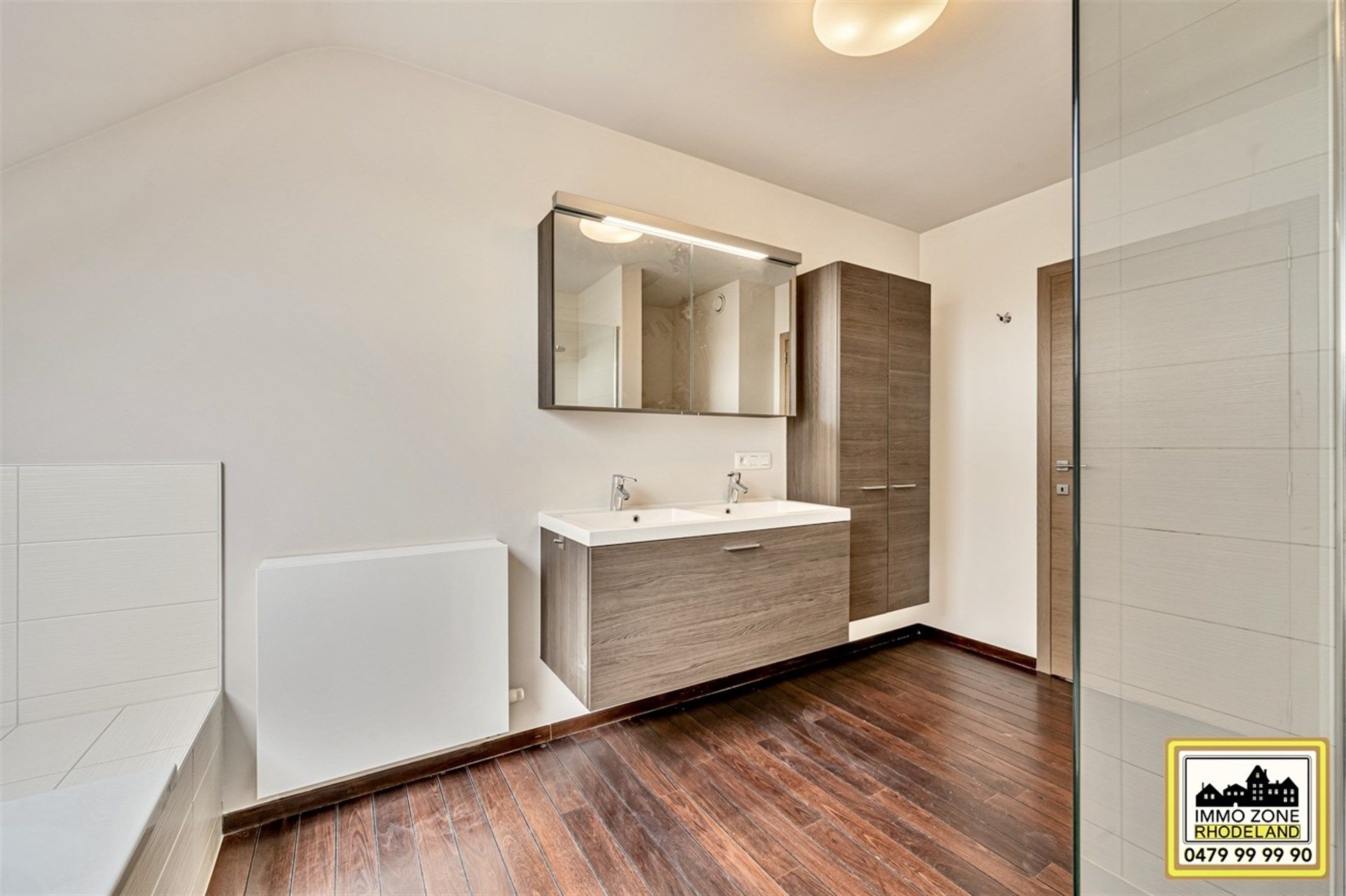 Prachtige instapklare woning met 4 slpks, garage en tuin foto 19