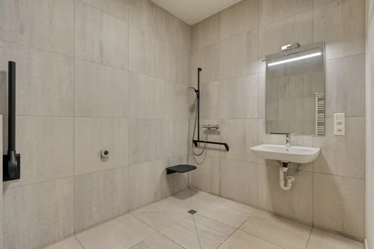 Assistentiewoning met 2 slaapkamers te koop in centrum Kortrijk! foto 9