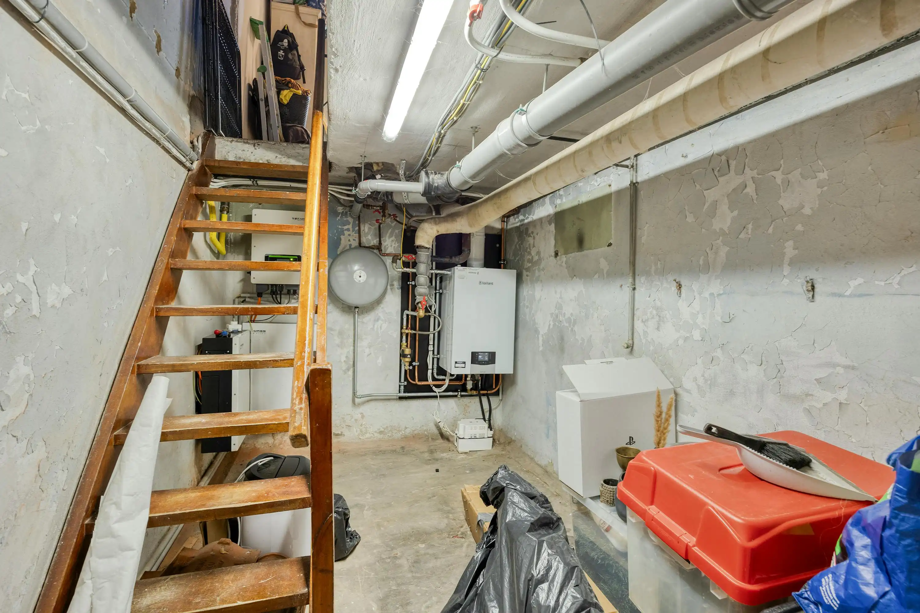 Gerenoveerde halfopen woning met tuin te koop in Gooreind! foto 15