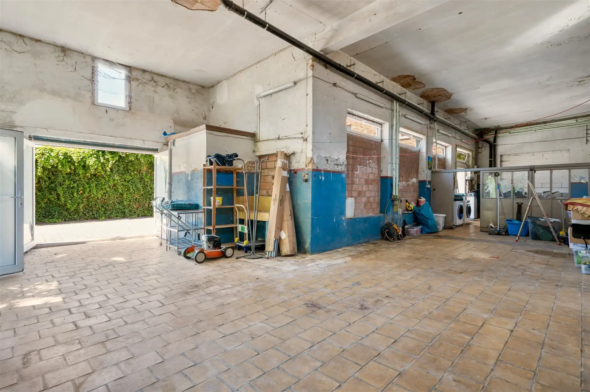 Ruime woning met multifunctioneel bijgebouw en grote tuin foto 27
