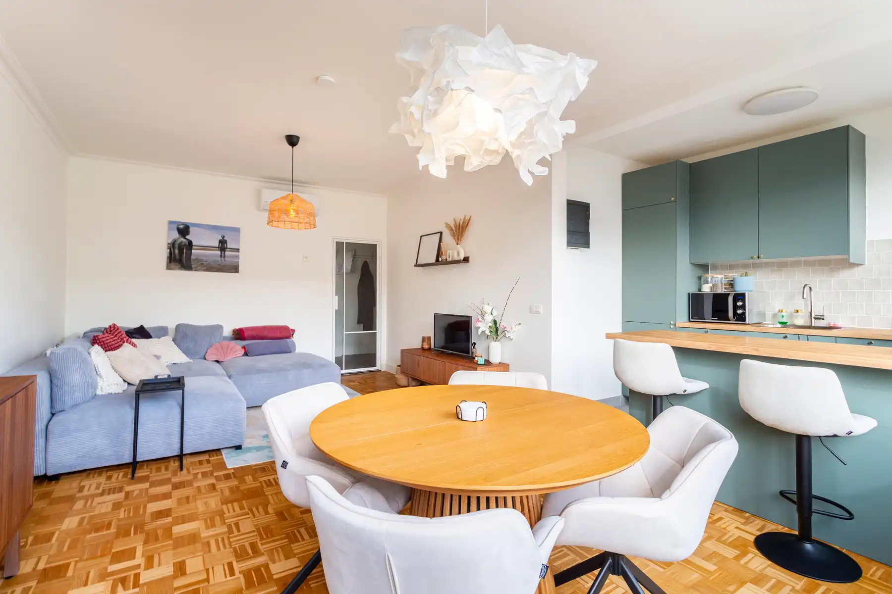 Gerenoveerd 2 slpk-app met terras en garagebox foto 2