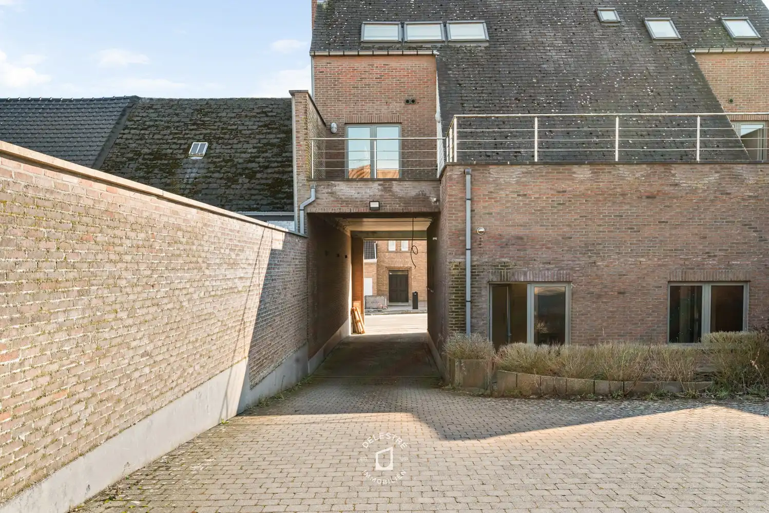 Veelzijdig investeringspand met 3 APP., MAGAZIJN, STAANPLAATSEN EN HANDELSPAND foto 5