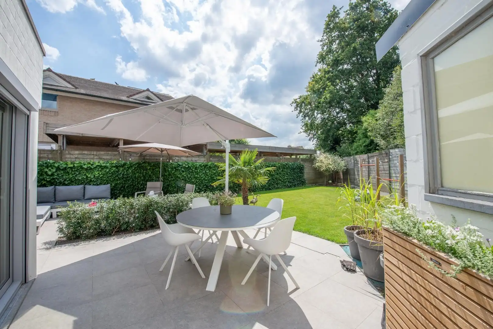 Perfect instapklare woning met 4 slaapkamers en kantoor/praktijkruimte met aparte ingang (21 m²) foto 2