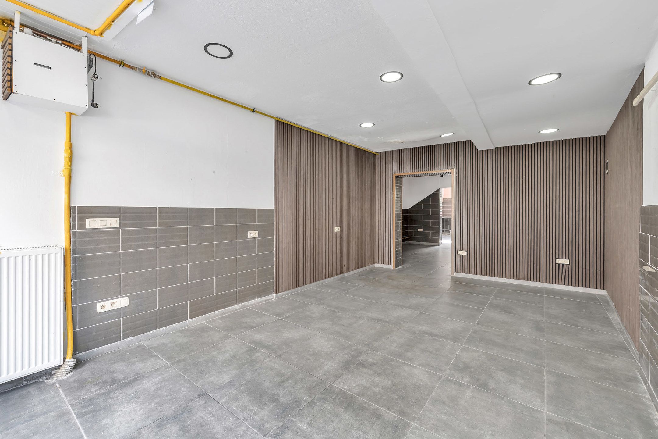 Instapklare handelsruimte met ruim triplex appartement  foto 19