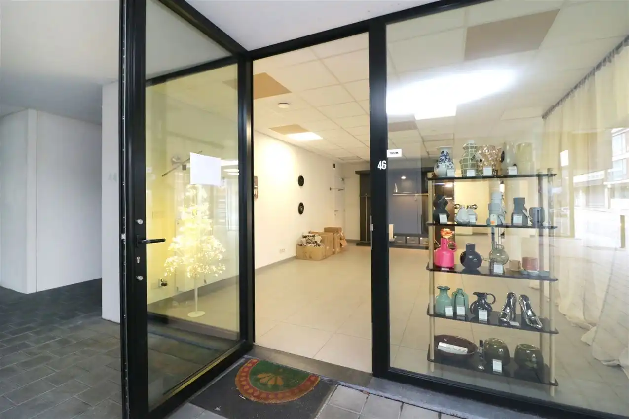 handelszaak met grote zichtbaarheid te midden van centrum foto 4