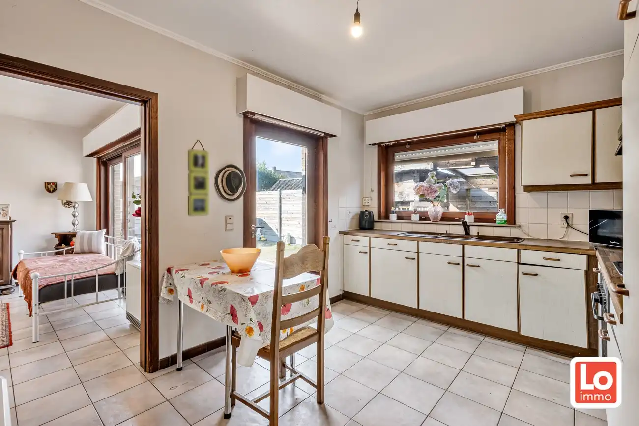 Gelijkvloerse open woning met dubbele inpandige garage en zonnige tuin op een toplocatie nabij het centrum van Lochristi! foto 9