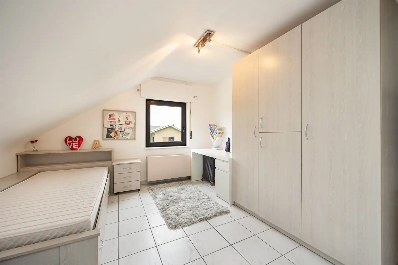 Woning met burelen, opslagruimte en een prachtige tuin! foto 16