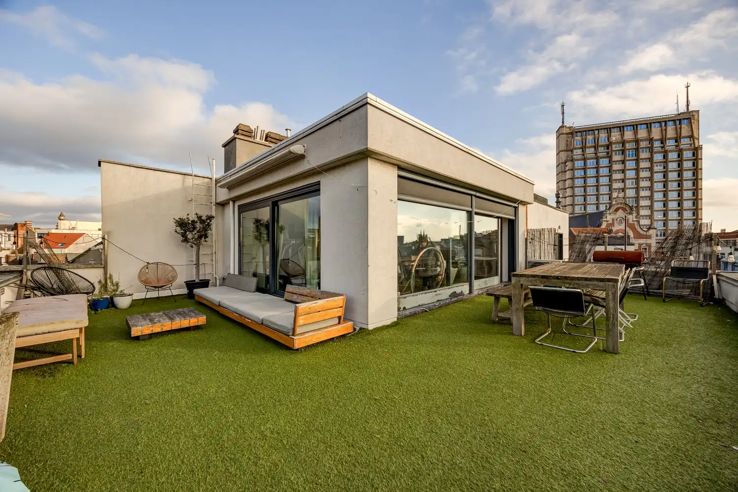 Uniek duplexappartement met zonneterras en garage op topligging in Antwerpen foto {{pictureIndex}}
