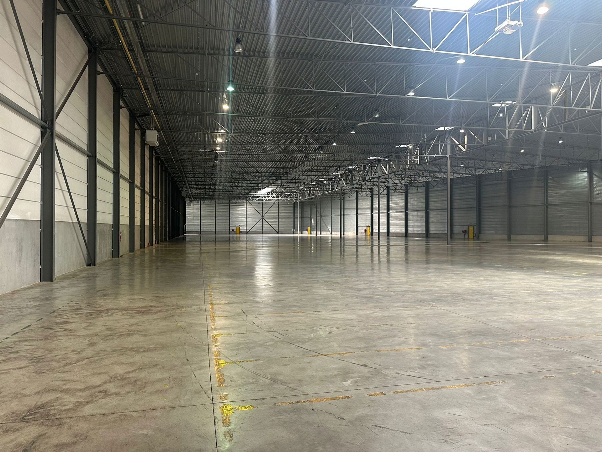 Te Huur Logistiek Magazijn in de Transportzone van Meer foto 3