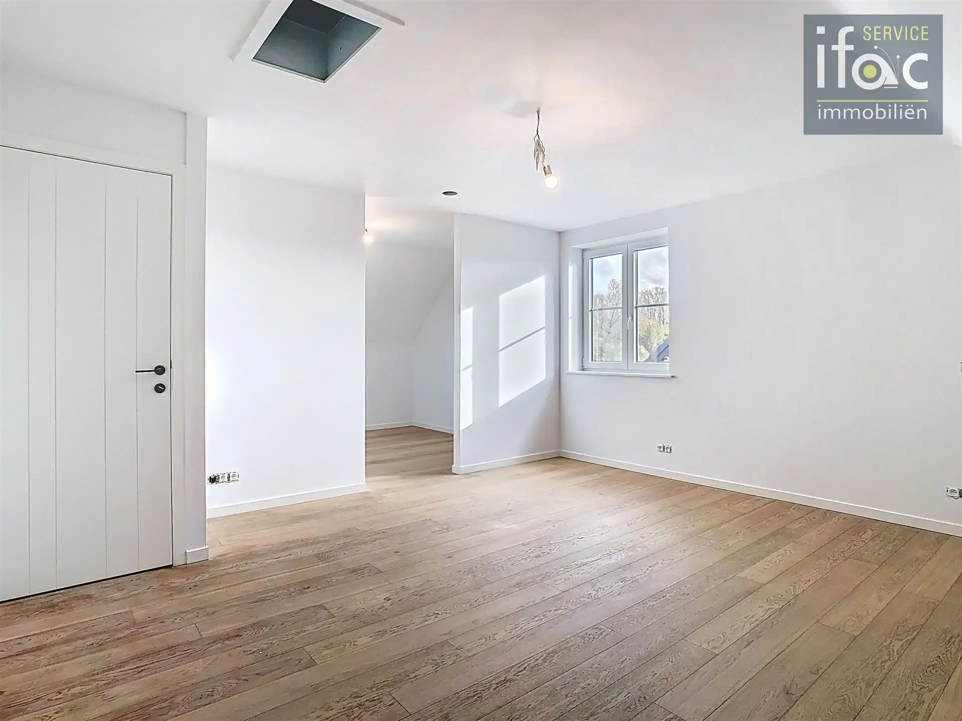 Nieuwbouwwoning met 4 slaapkamers, 2 badkamers en tuin. foto 21