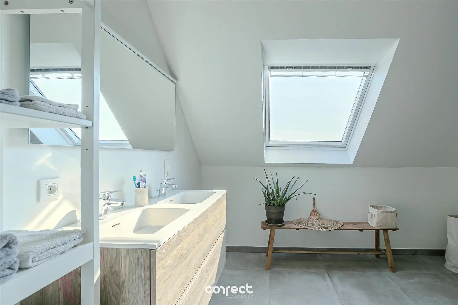 Instapklaar prachtig duplex-app met terras en 2 slaapkamers foto 8