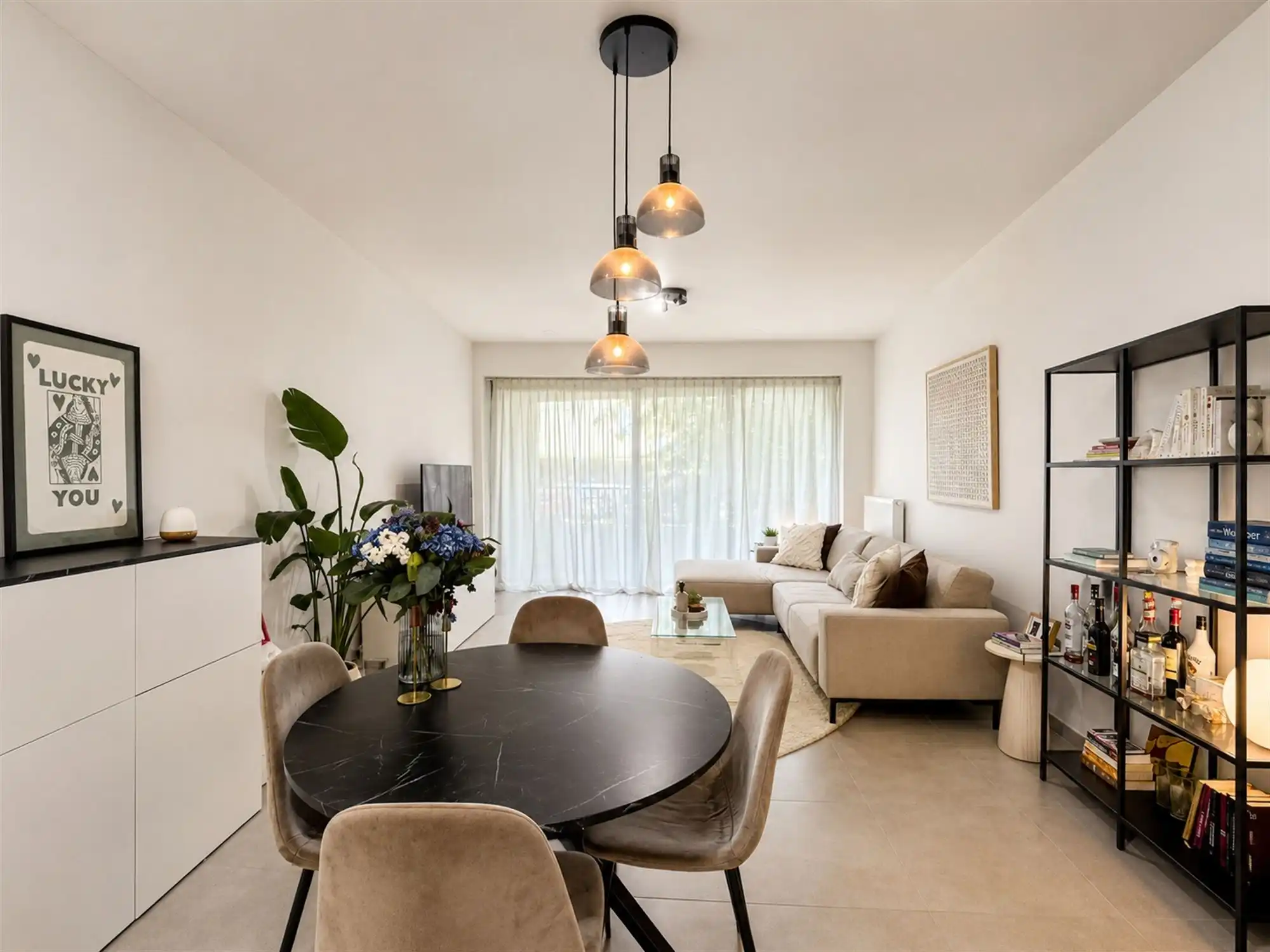 Instapklaar recent appartement met terras en staanplaats in Antwerpen foto 3