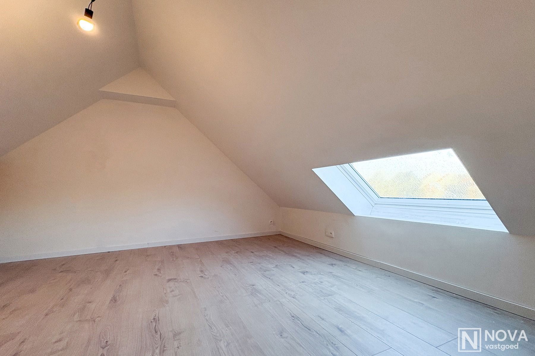 Volledig vernieuwde woning met 3 slaapkamers en tuin. foto 14