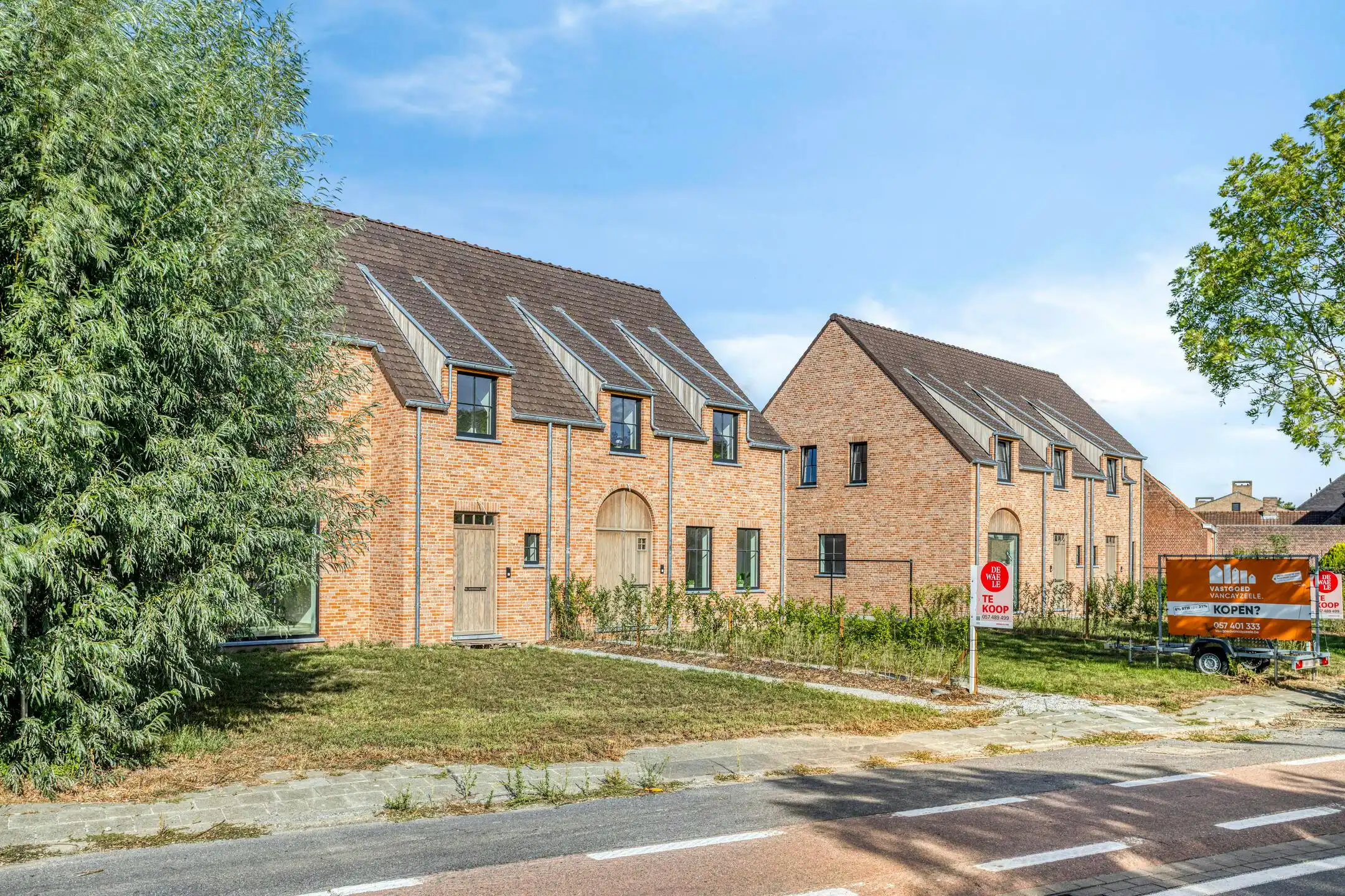 Halfopen huis te koop in Ieper met 3 kamers en dubbele garage foto 4