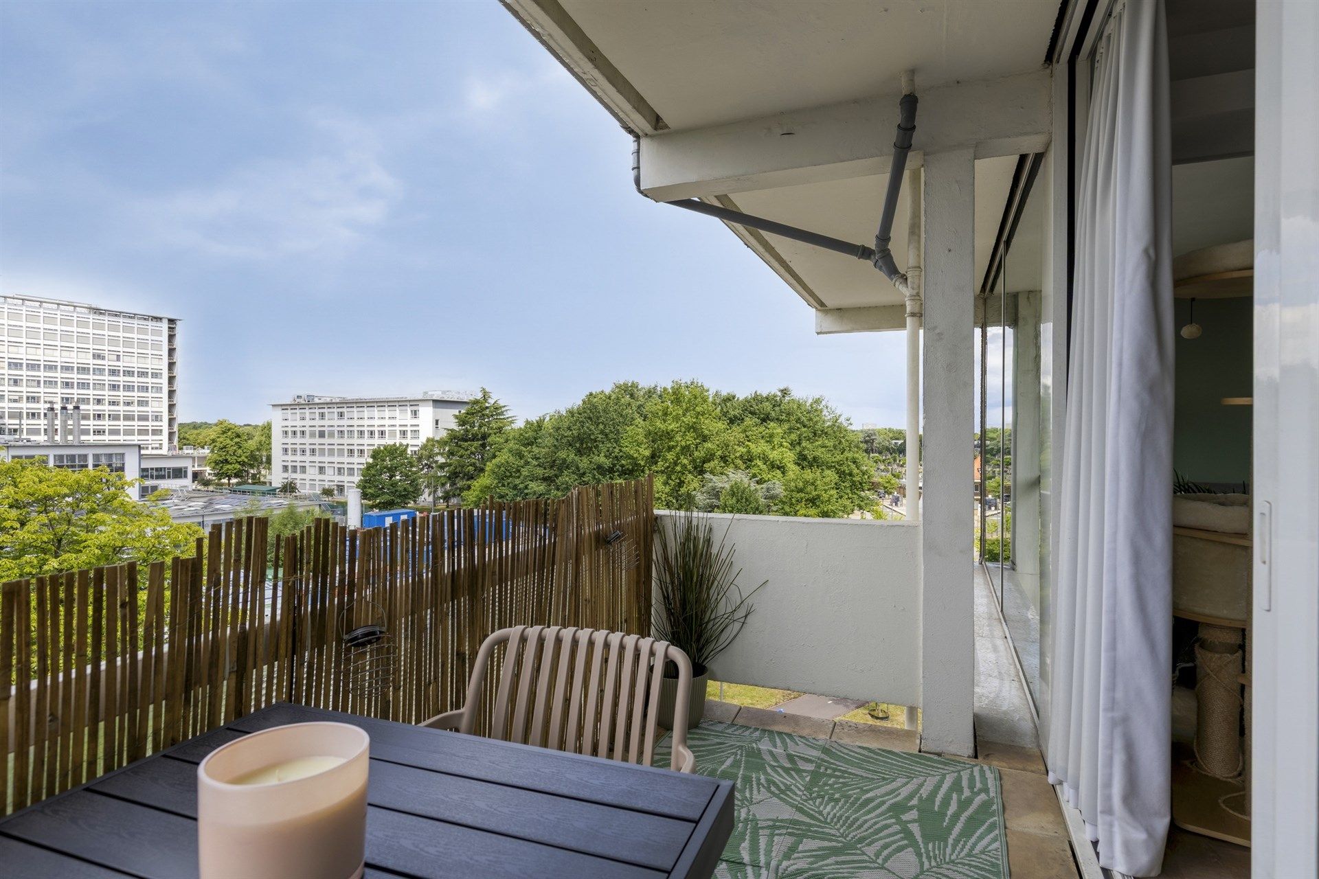 Instapklaar appartement met terras te koop in Berchem!  foto 17