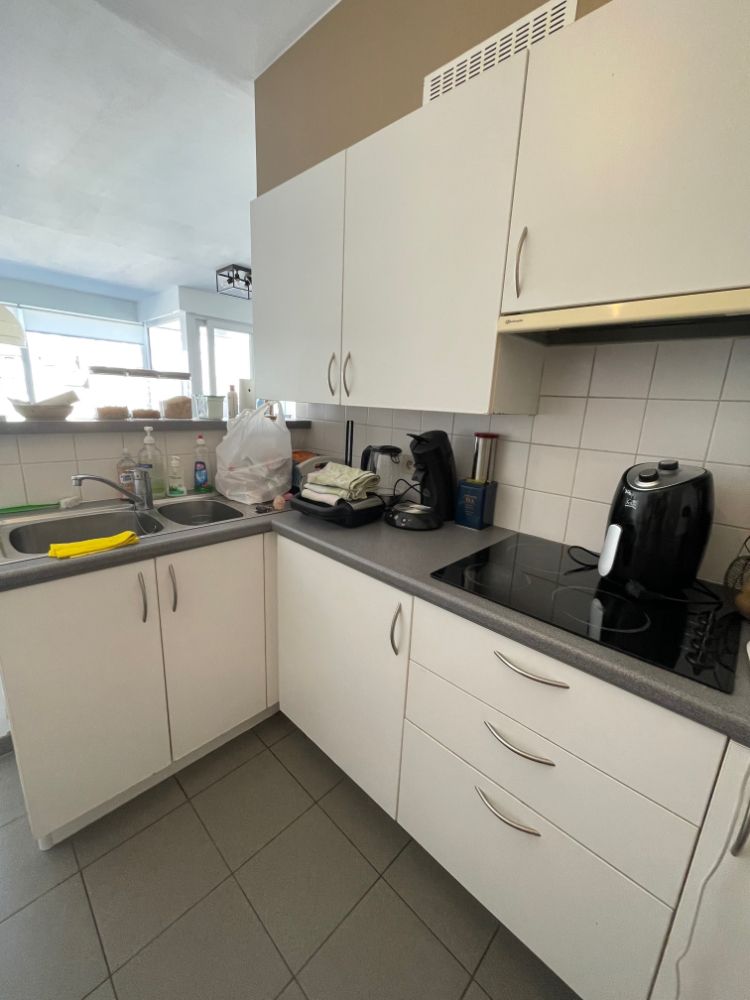 Modern appartement met één slaapkamer en terras in een residentiële wijk. foto 11