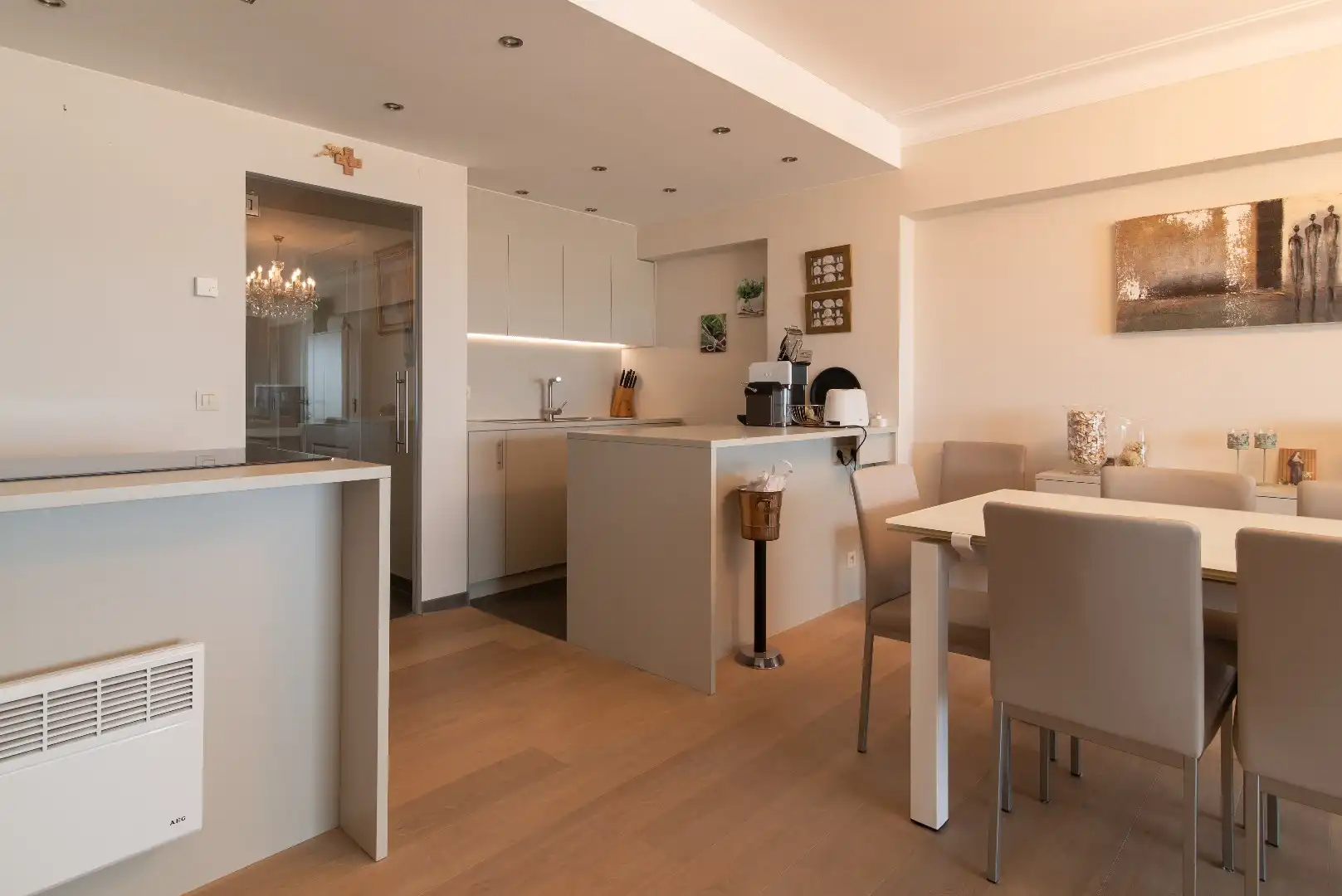 Prachtig gerenoveerd doorloopappartement met 2 slaapkamers foto 9
