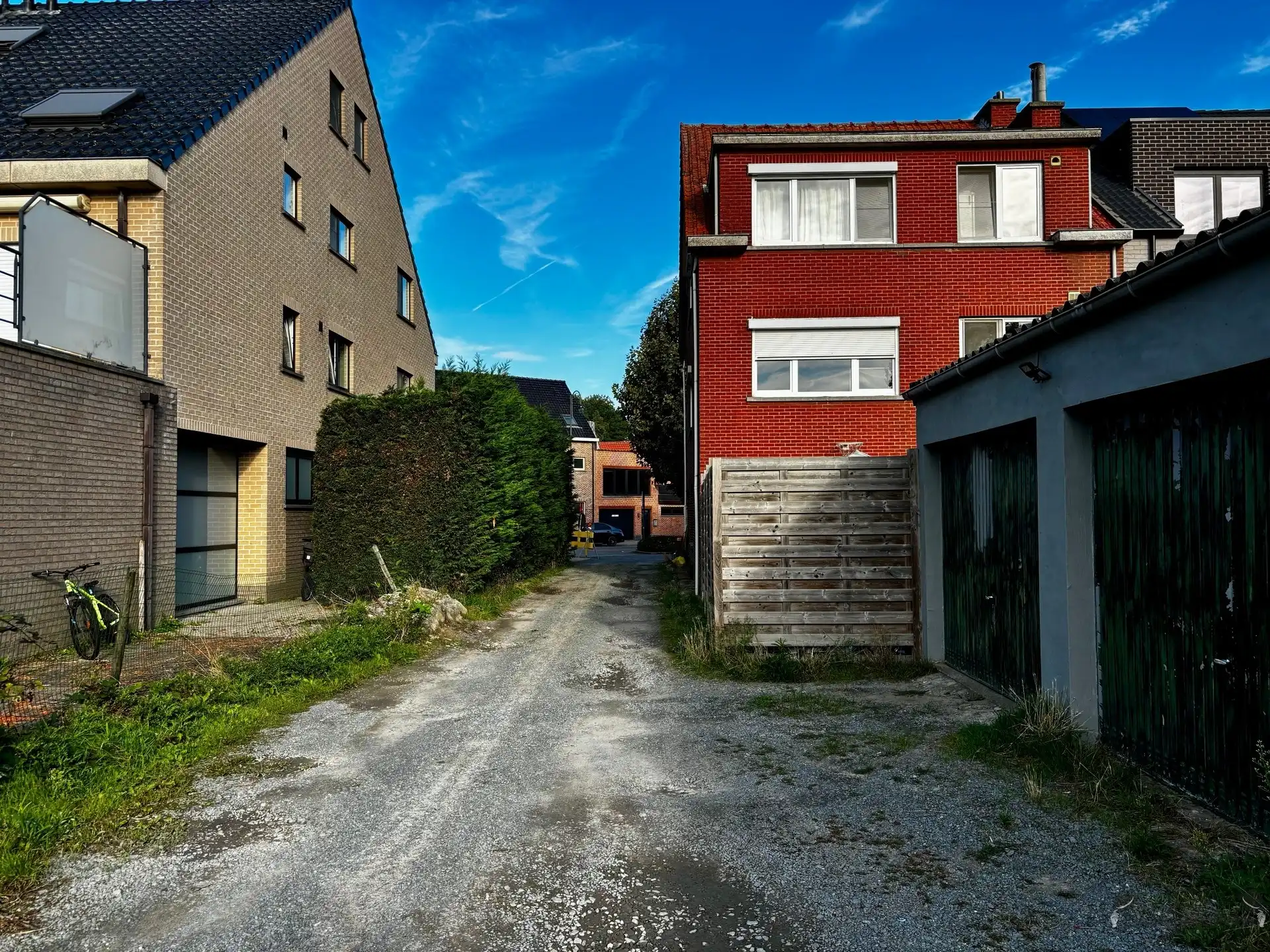 Opbrengsteigendom van 3 app en 20 garages foto 17