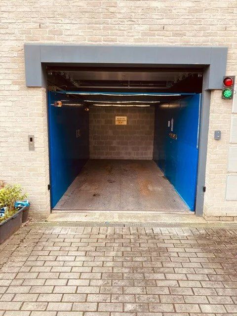 Ondergrondse staanplaats met lift te Mol centrum. foto 3