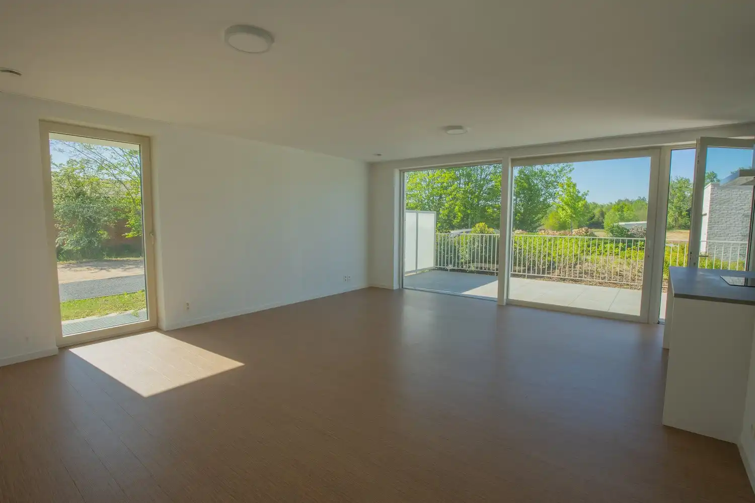 Energiezuinig appartement met een zeer ruim terras en ondergrondse staanplaats! foto 2