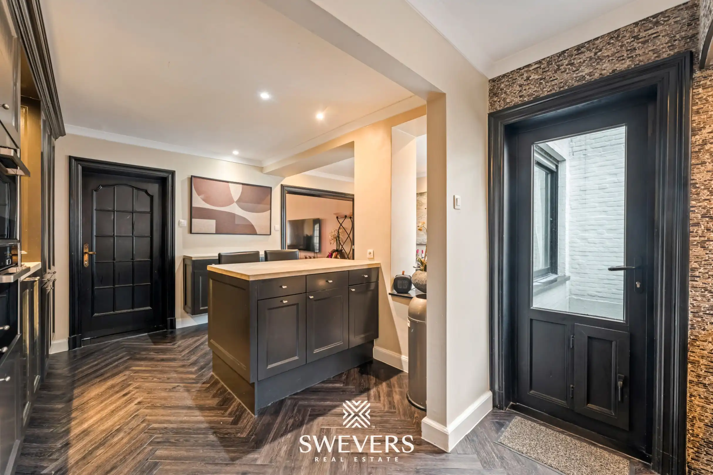 Exclusief gerenoveerde stadswoning met garage en drie terrassen in hartje Hasselt foto 11