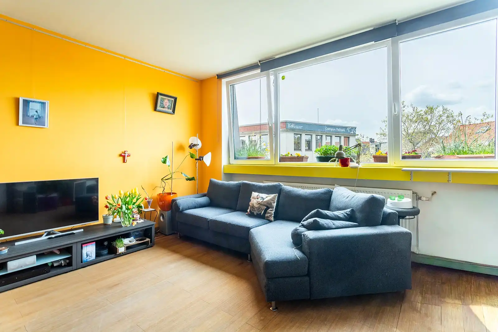 Lichtrijk appartement met terras vlak bij centrum foto 3