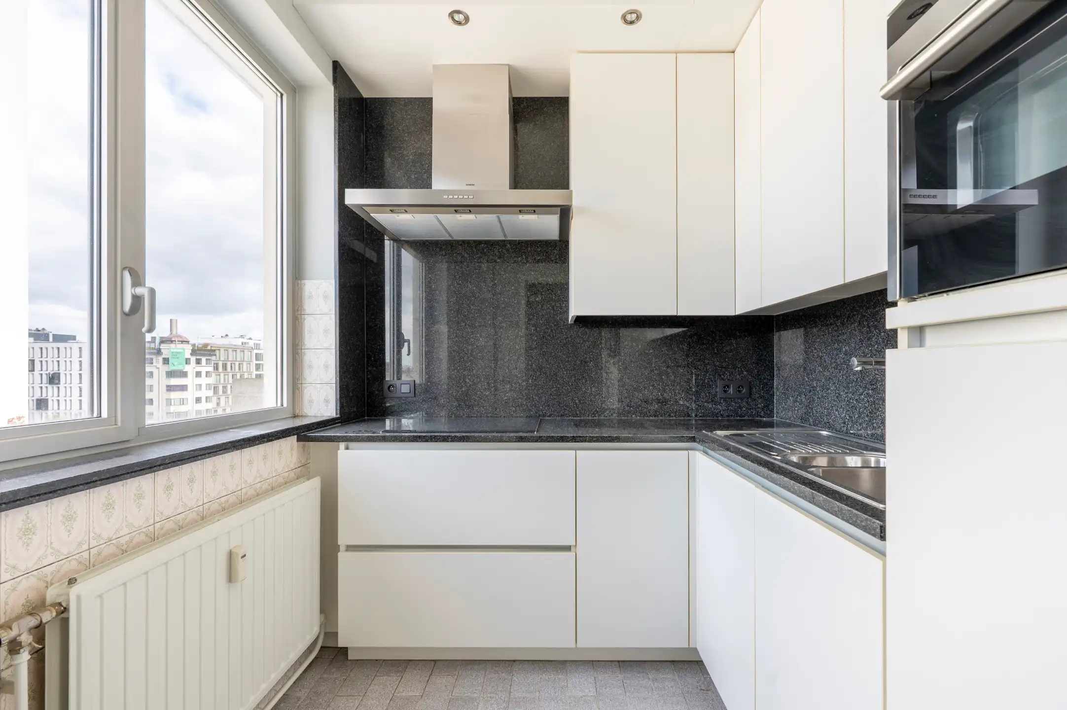 Instapklare studio met uitzicht & balkon in centrum foto 6